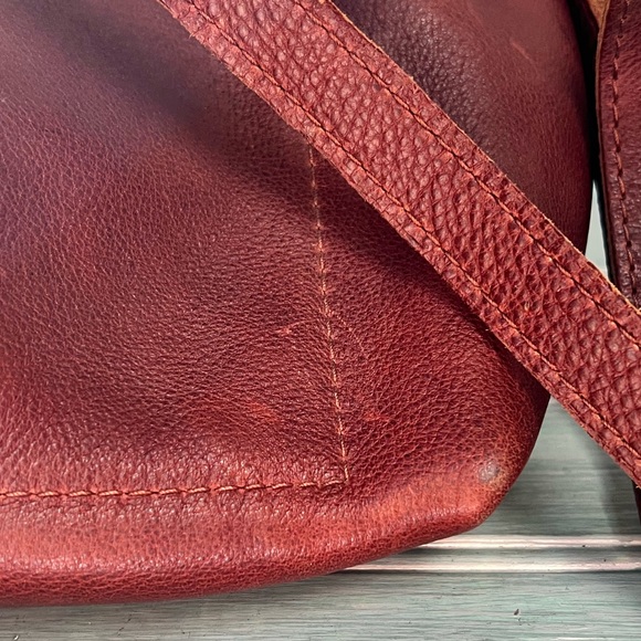 Portland Leather Bucket Bag / Crossbody - Picture 9 of 9